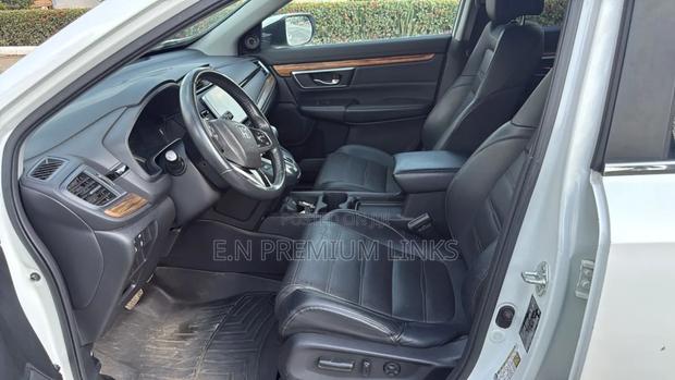 Honda CR-V Touring AWD 2019 White photo 3