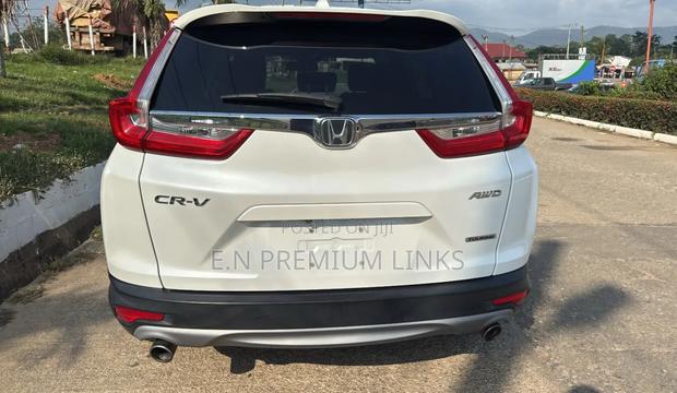 Honda CR-V Touring AWD 2019 White photo 4