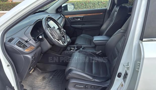 Honda CR-V Touring AWD 2019 White photo 5