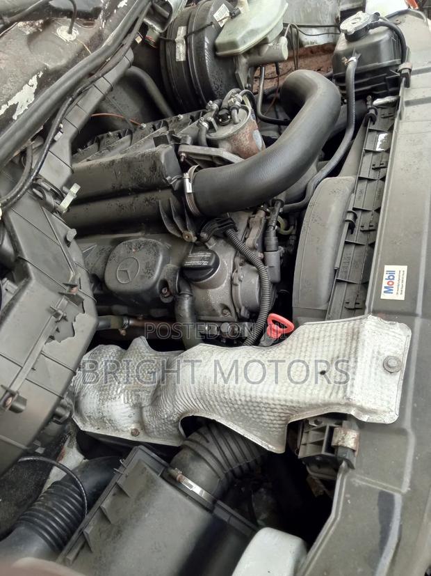Mercedes-Benz Sprinter 2012 Brown photo 3