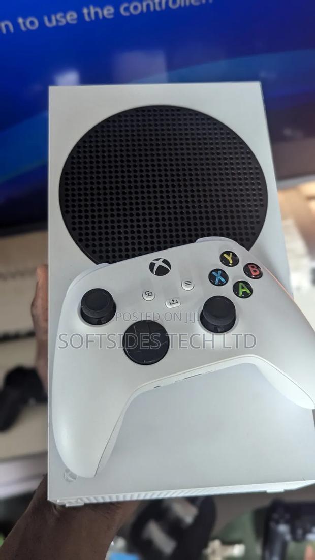 Xbox Series S With 5 Games Almost New Inbox photo 2