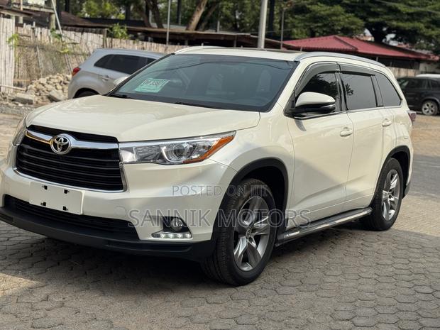 Toyota Highlander LE 4x2 (2.7L 4cyl 6A) 2017 White