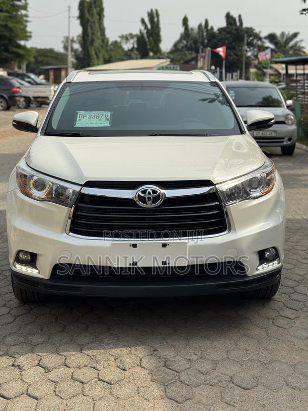 Toyota Highlander LE 4x2 (2.7L 4cyl 6A) 2017 White