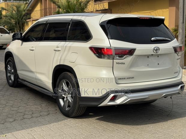 Toyota Highlander LE 4x2 (2.7L 4cyl 6A) 2017 White