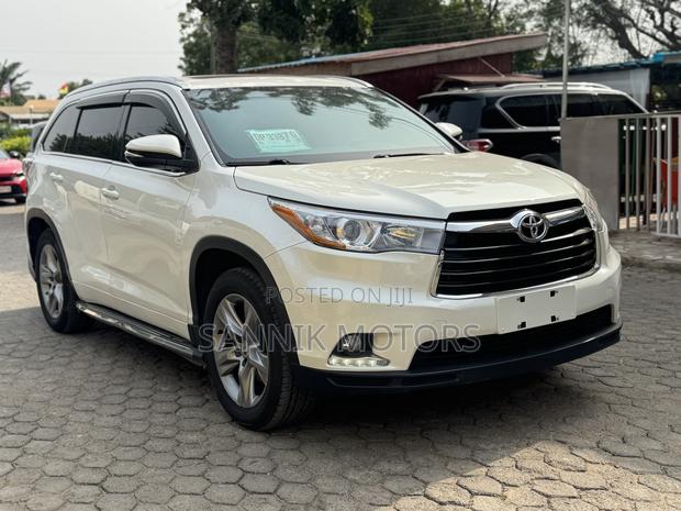 Toyota Highlander LE 4x2 (2.7L 4cyl 6A) 2017 White