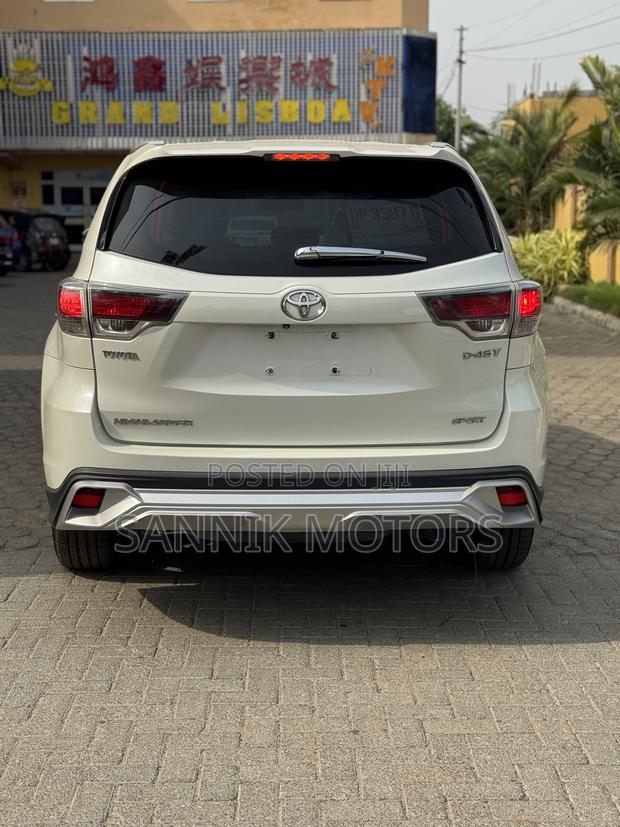 Toyota Highlander LE 4x2 (2.7L 4cyl 6A) 2017 White