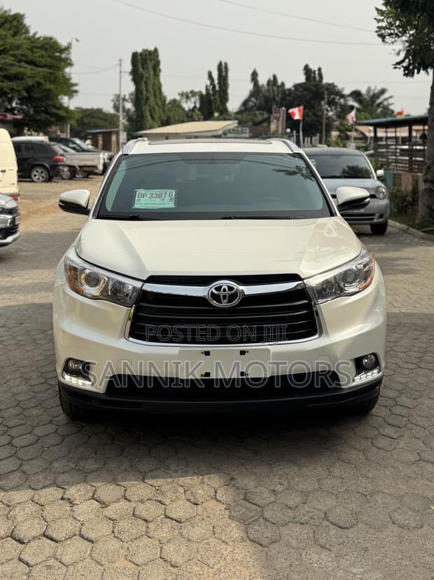 Toyota Highlander LE 4x2 (2.7L 4cyl 6A) 2017 White