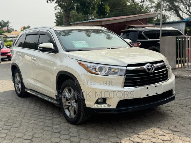Toyota Highlander LE 4x2 (2.7L 4cyl 6A) 2017 White