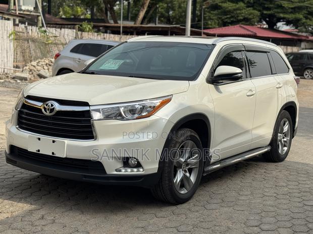 Toyota Highlander LE 4x2 (2.7L 4cyl 6A) 2017 White