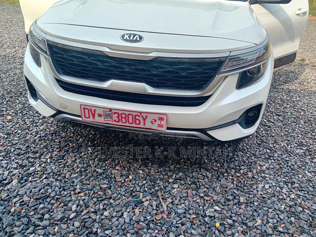 Kia Seltos 2.0 MPI 2021 White photo 5