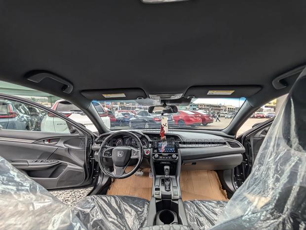 Honda Civic Sport Hatchback 2020 Black photo 7