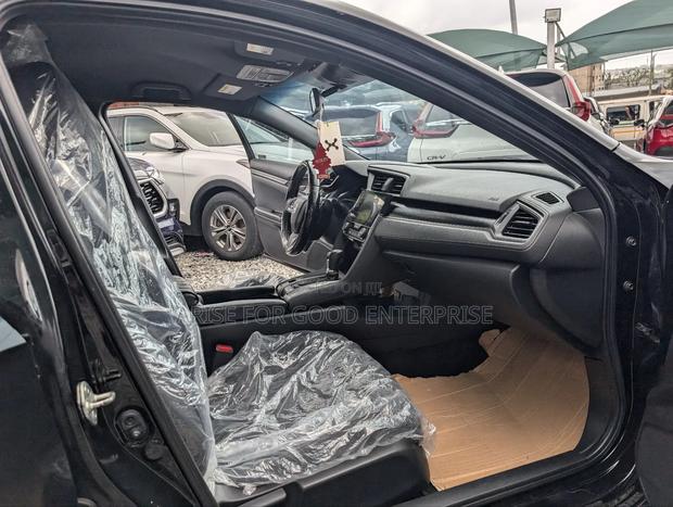 Honda Civic Sport Hatchback 2020 Black photo 10