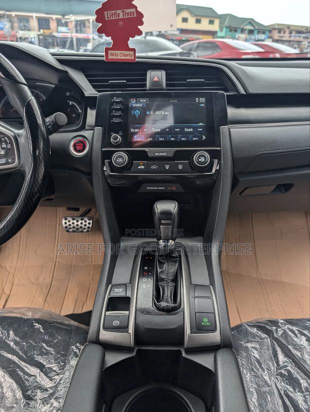Honda Civic Sport Hatchback 2020 Black photo 13