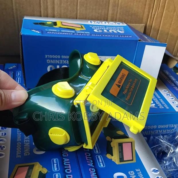 Auto Darkening Welding Goggles – Strong Eye Protection photo 5