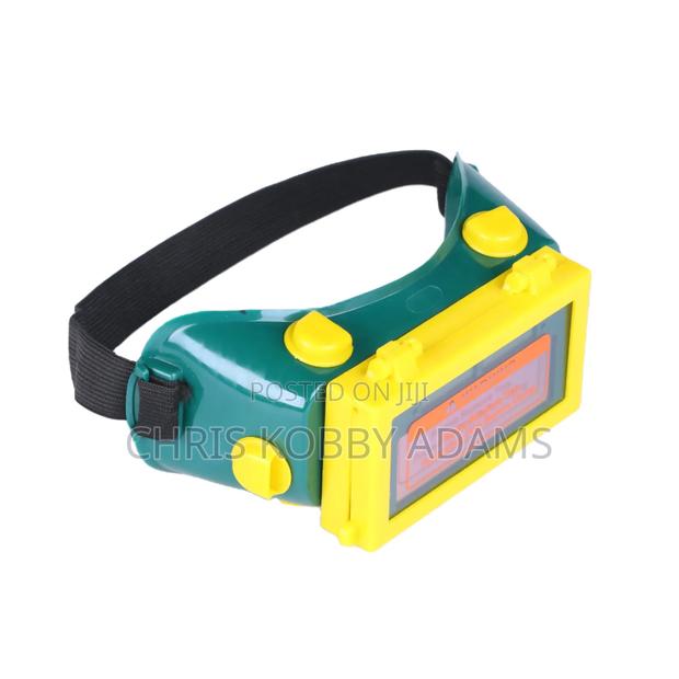 Auto Darkening Welding Goggles – Strong Eye Protection photo 6