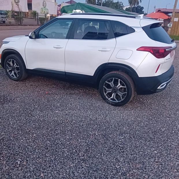 Kia Seltos 2.0 MPI 2021 White photo 9