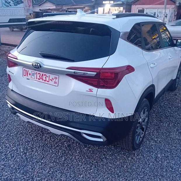 Kia Seltos 2.0 MPI 2021 White photo 11