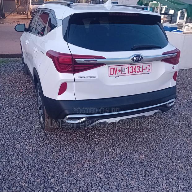 Kia Seltos 2.0 MPI 2021 White photo 12