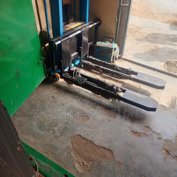 Electric Forklift 2tone photo 6