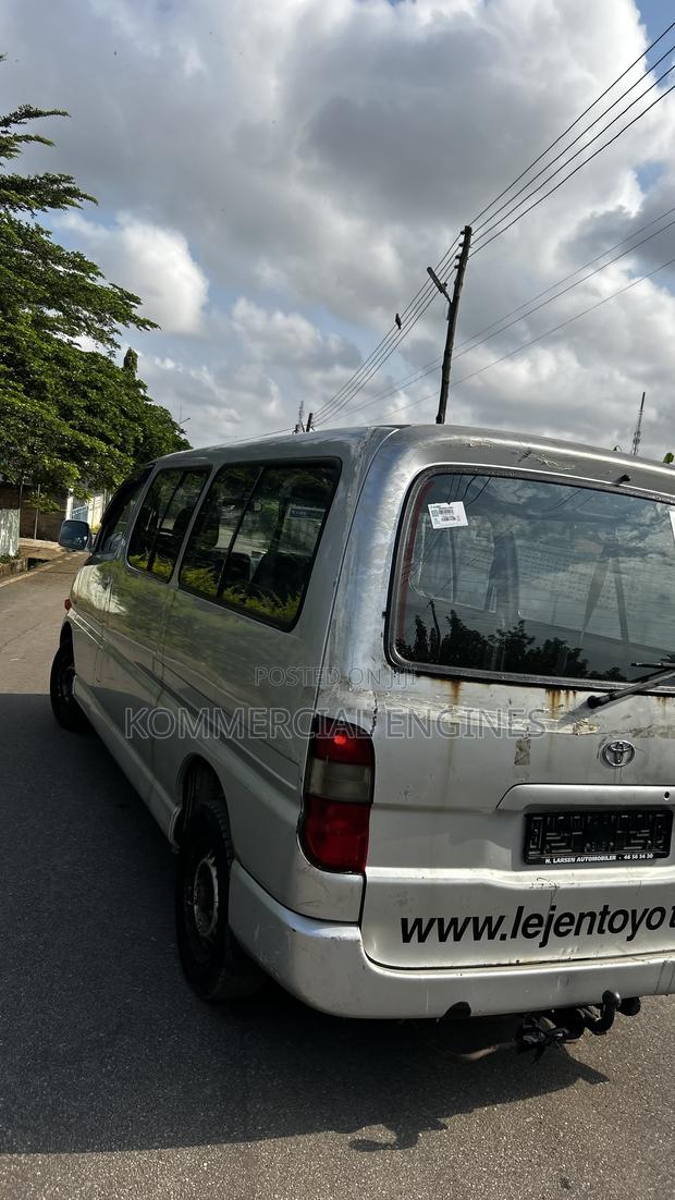 Toyota HiAce 2009 Silver photo 2