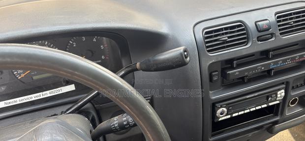 Toyota HiAce 2009 Silver photo 3