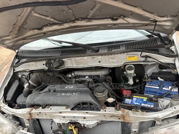 Toyota HiAce 2009 Silver photo 4