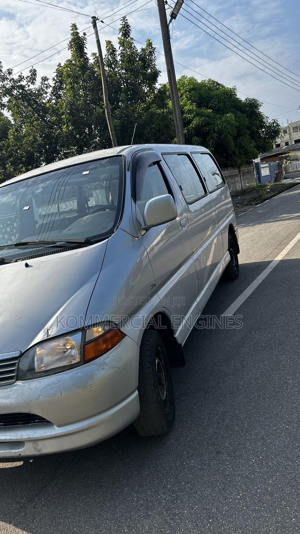 Toyota HiAce 2009 Silver photo 6