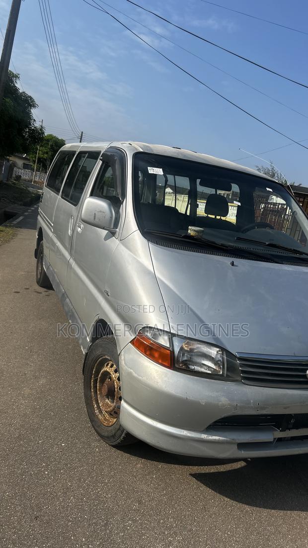 Toyota HiAce 2009 Silver photo 5
