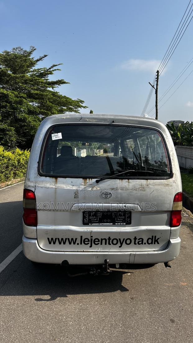 Toyota HiAce 2009 Silver photo 9