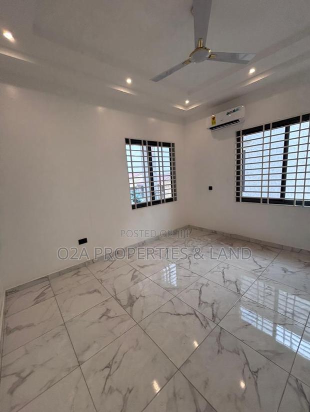 4bdrm House in Ogbojo, New Legon for sale photo 4