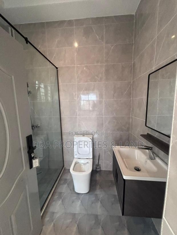 4bdrm House in Ogbojo, New Legon for sale photo 5