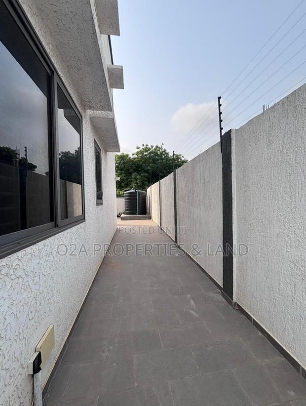 4bdrm House in Ogbojo, New Legon for sale photo 7