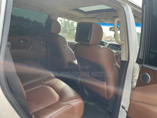 Nissan Patrol 2016 Silver photo 3