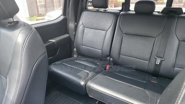 Ford F-150 XLT 2022 Black photo 4