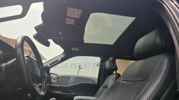 Ford F-150 XLT 2022 Black photo 6
