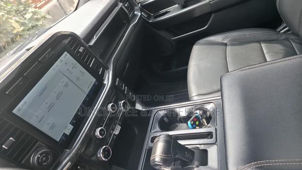 Ford F-150 XLT 2022 Black photo 7