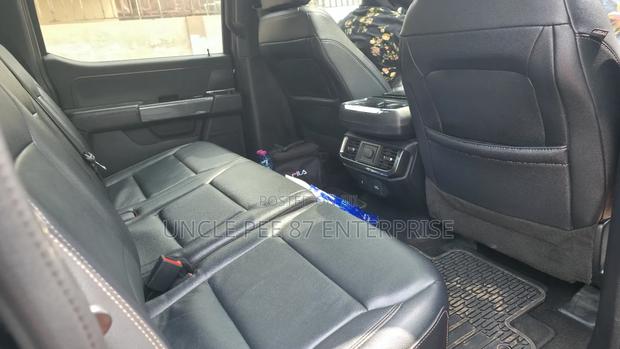Ford F-150 XLT 2022 Black photo 8