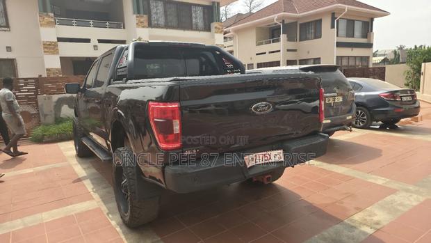 Ford F-150 XLT 2022 Black photo 9