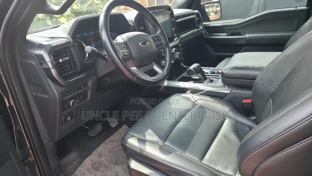 Ford F-150 XLT 2022 Black photo 10