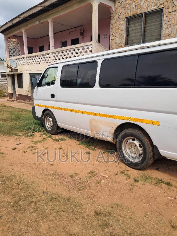 Nissan Caravan (Urvan) 2013 White