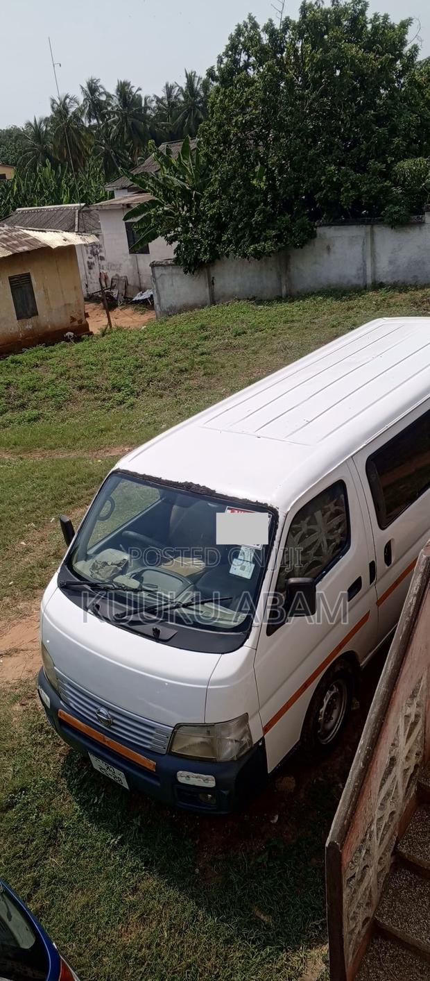 Nissan Caravan (Urvan) 2013 White photo 5