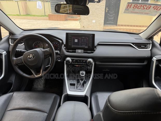 Toyota RAV4 XLE FWD 2023 Gray