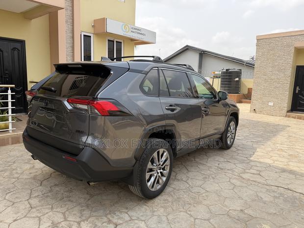 Toyota RAV4 XLE FWD 2023 Gray