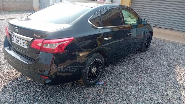 Nissan Sentra SV 2019 Black photo 3