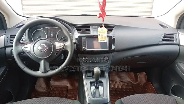 Nissan Sentra SV 2019 Black photo 5