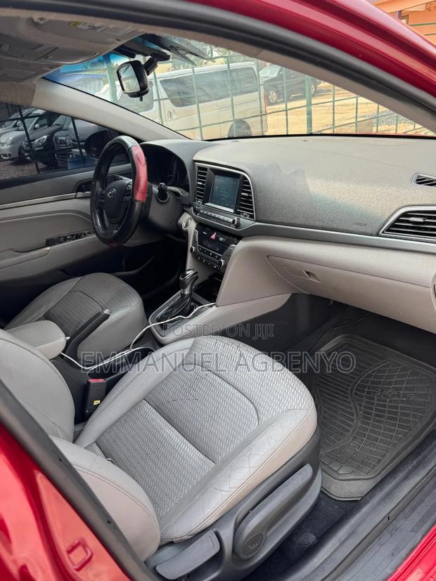 Hyundai Elantra SE Sedan FWD (2.0L 4cyl 6M) 2017 Red