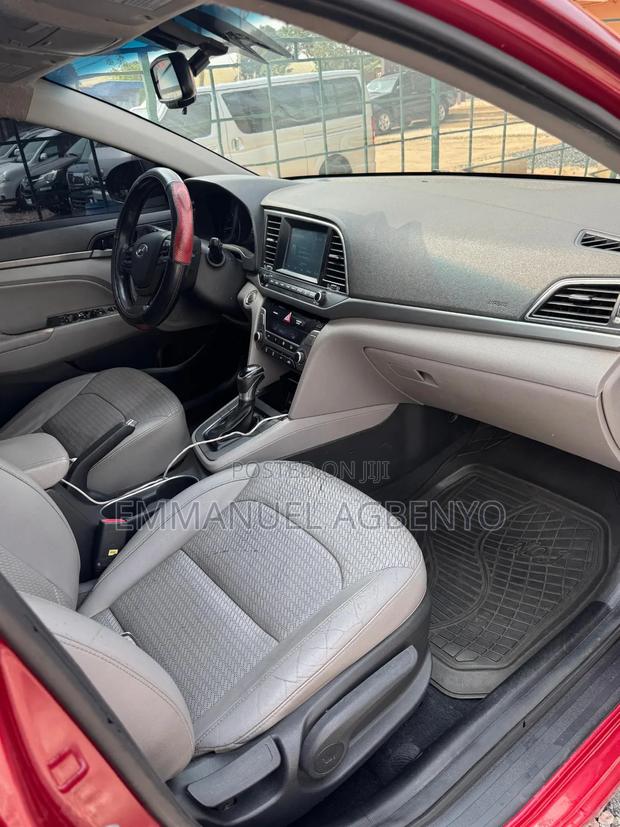 Hyundai Elantra SE Sedan FWD (2.0L 4cyl 6M) 2017 Red