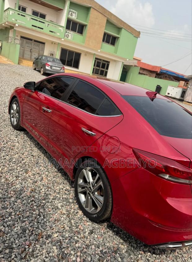 Hyundai Elantra SE Sedan FWD (2.0L 4cyl 6M) 2017 Red