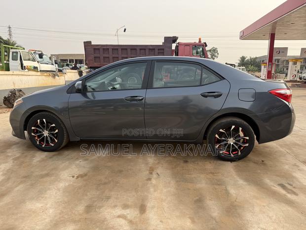 Toyota Corolla 2015 Gray