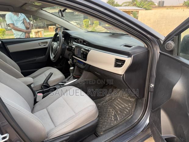 Toyota Corolla 2015 Gray